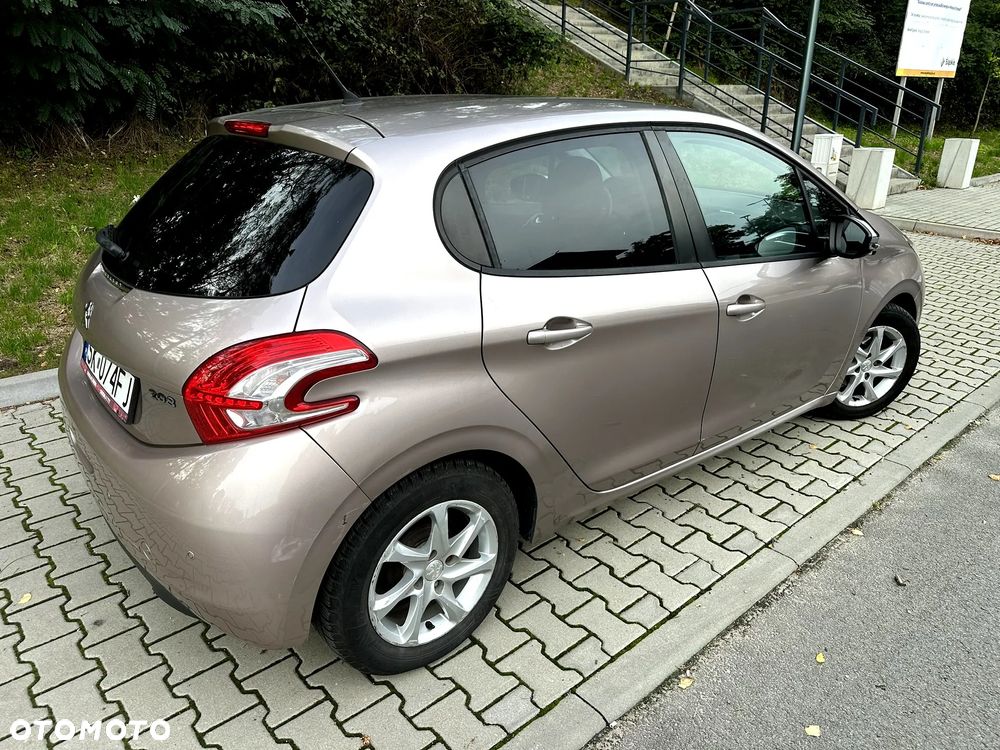 Peugeot 208 1.2 PureTech Style - 12