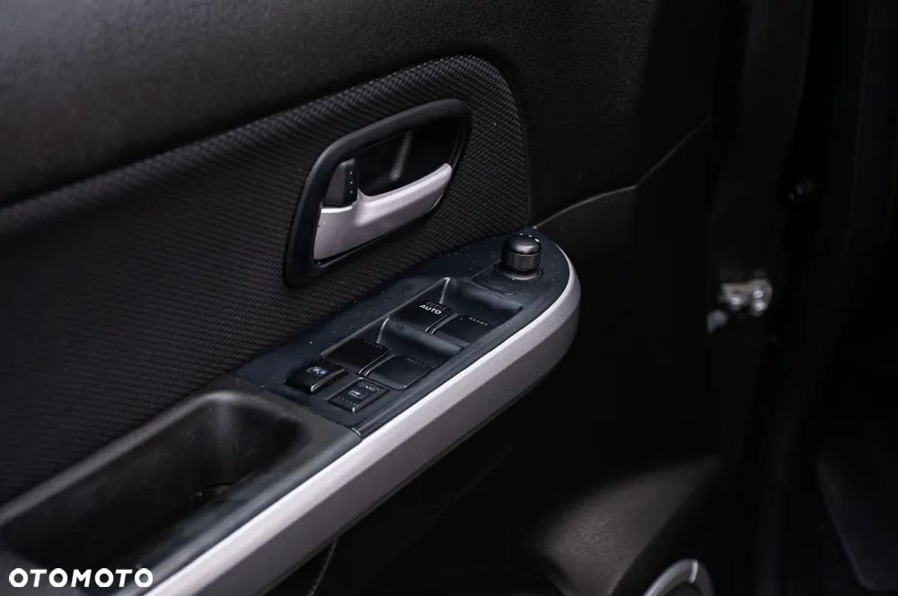 Suzuki Grand Vitara 2.0 Comfort Limited - 33