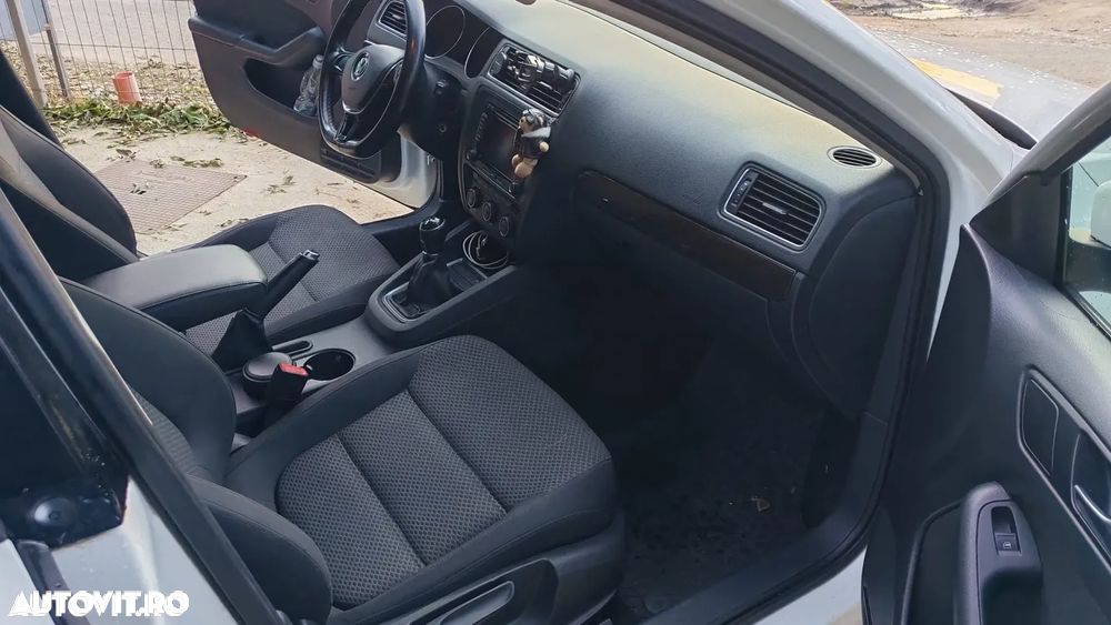 Volkswagen Jetta 2.0 TDI Trendline - 7