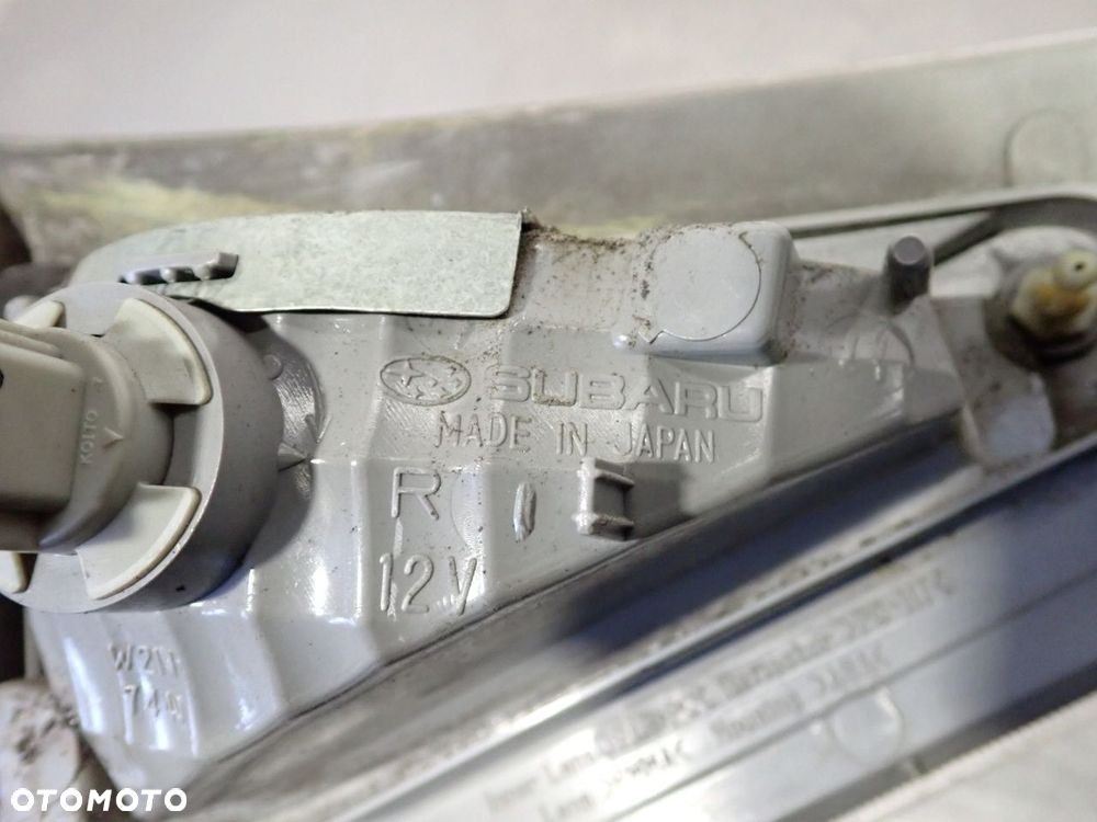 LAMPA PRAWA TYLNA W KLAPIE SUBARU IMPREZA 1.5 - 4