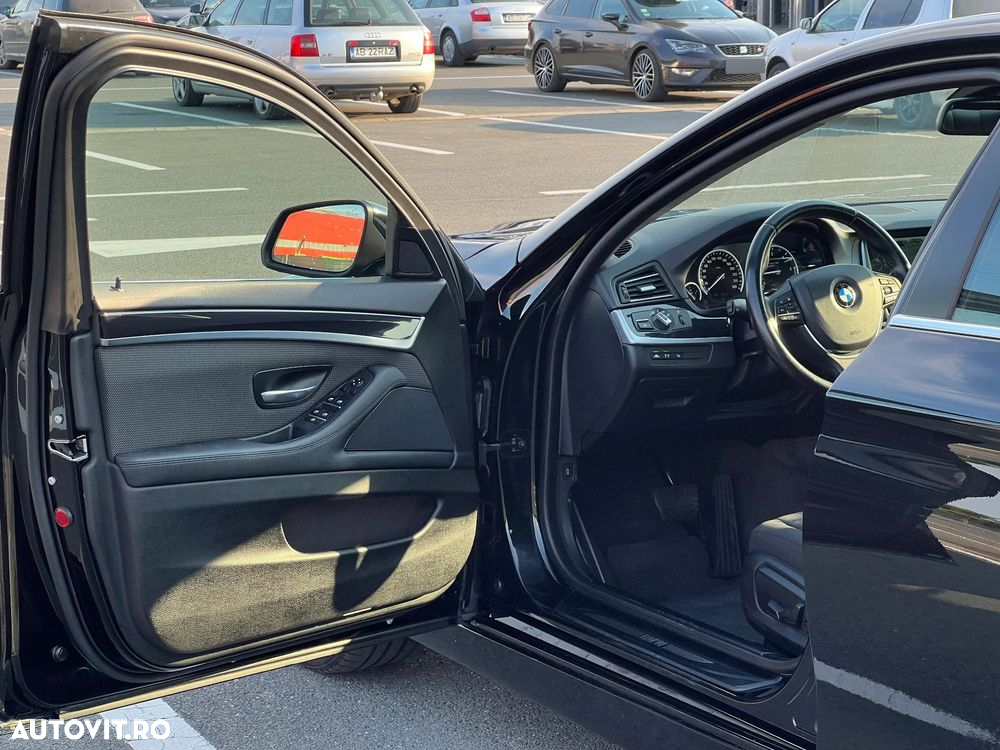 BMW Seria 5 520d xDrive - 15