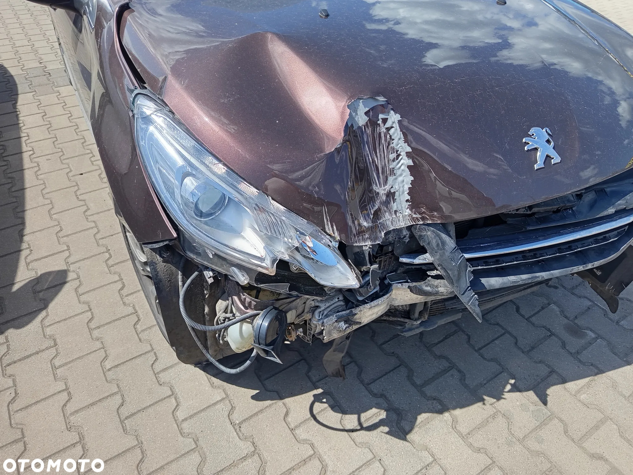 Peugeot 2008 1.6 e-HDi Allure S&S - 11