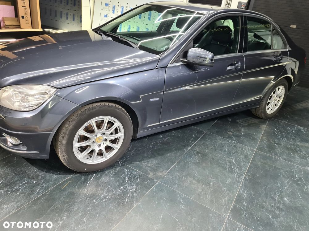 Mercedes-Benz Klasa C 180 BlueEFFICIENCY Avantgarde - 25