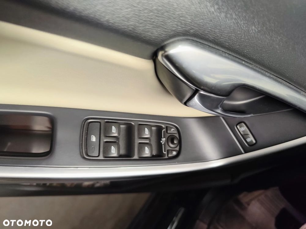 Volvo XC 60 T6 AWD Geartronic Momentum - 12