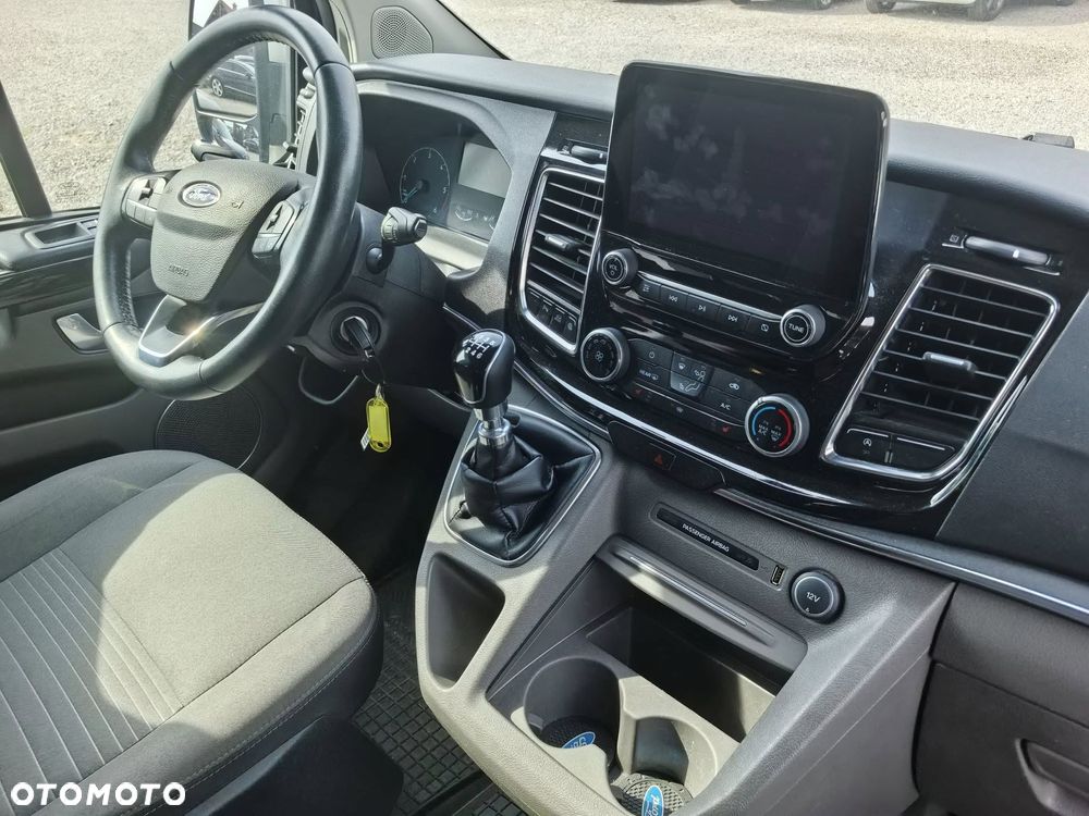 Ford Tourneo Custom - 5