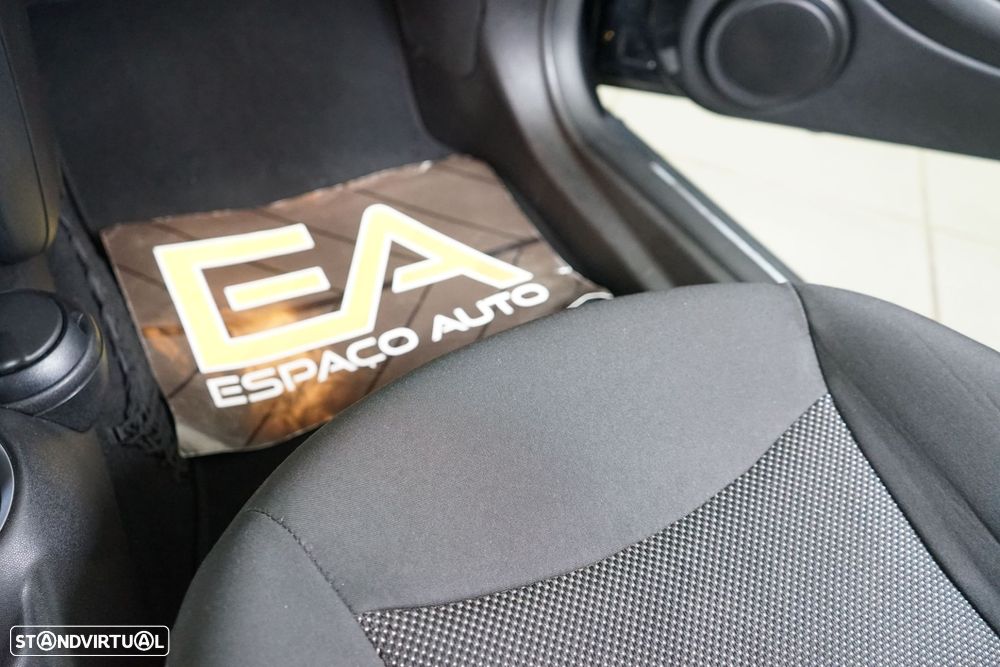 MINI 3 Portas One D - 23