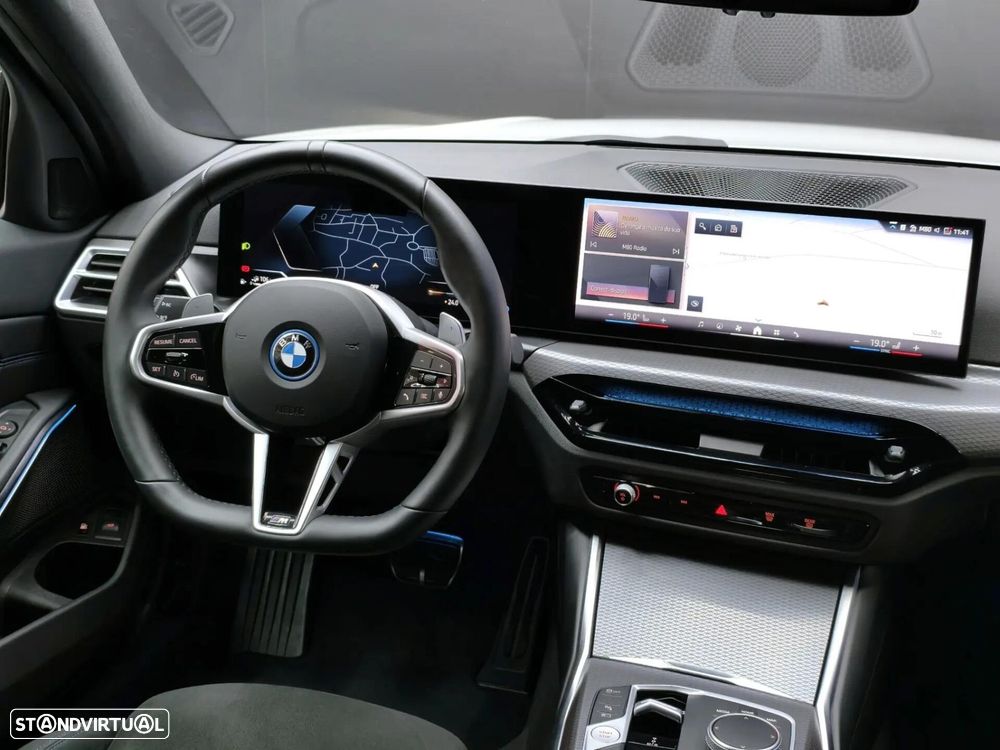 BMW 330 e Pack Desportivo M Pro Auto - 57