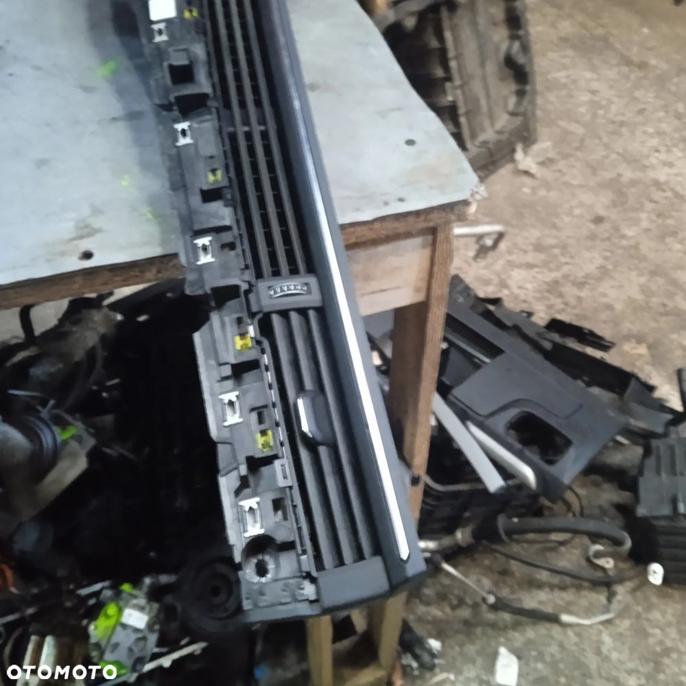 Kratka nawiewu środkowa A4 B9 8W1820902 - 8