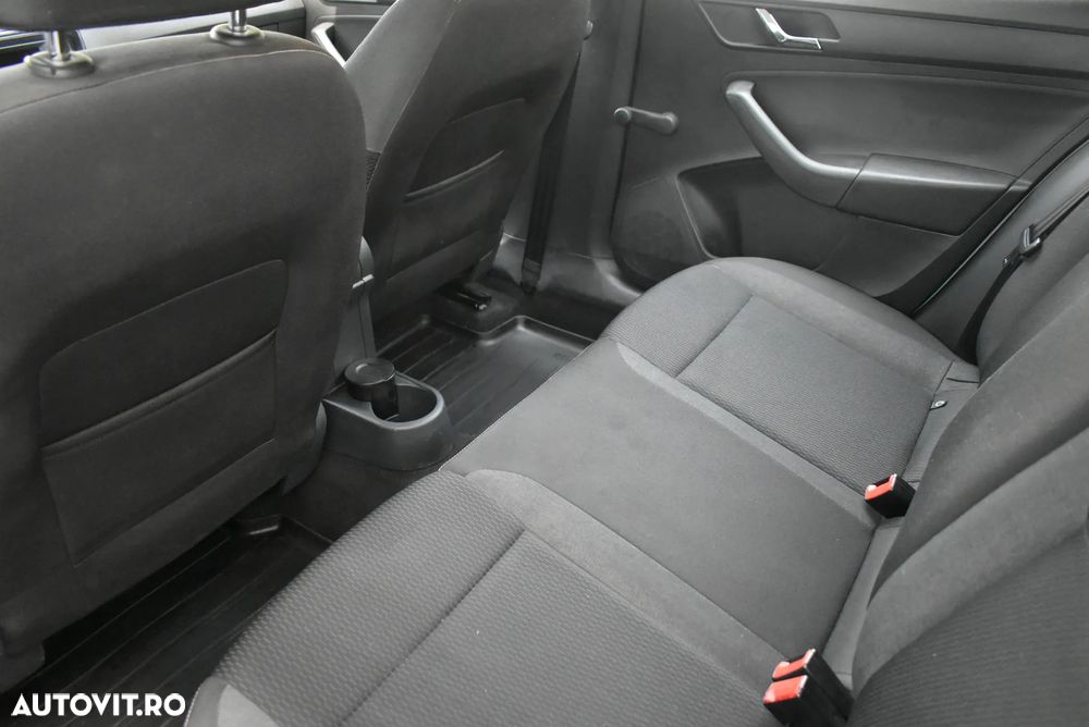 Skoda RAPID 1.2 TSI Ambition - 16