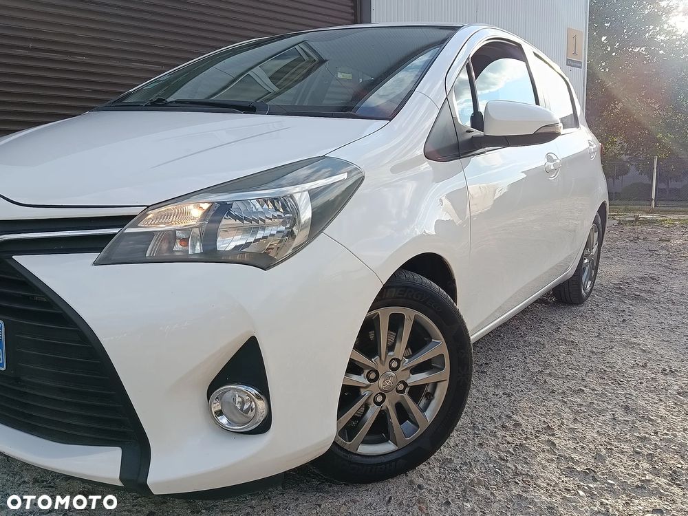 Toyota Yaris 2015 photo 2
