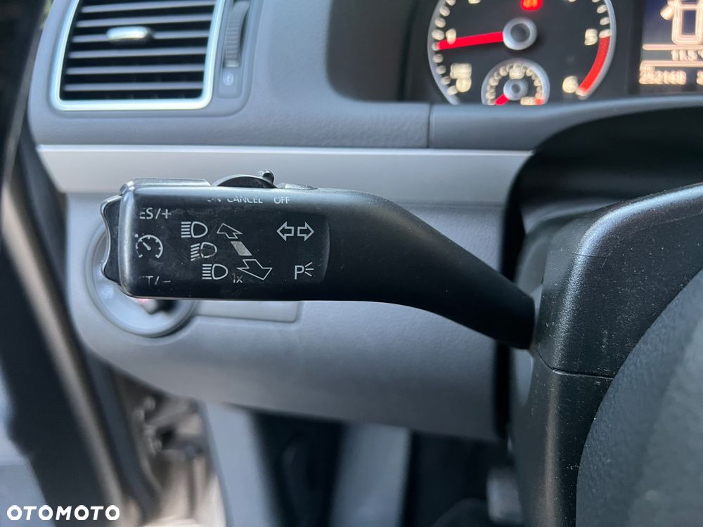 Volkswagen Touran 1.6 TDI DPF BlueMotion Technology Comfortline - 31