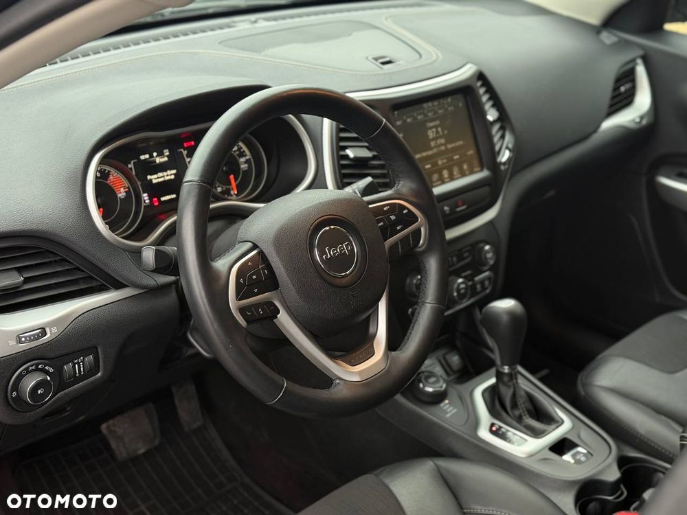Jeep Cherokee - 16