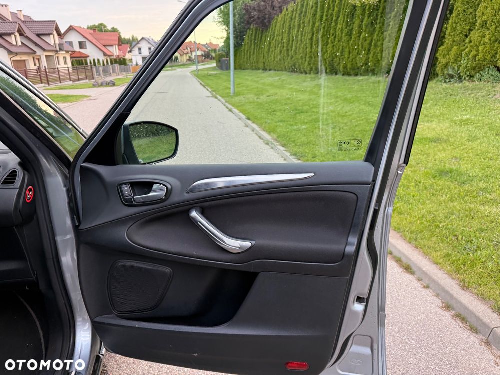 Ford S-Max - 12