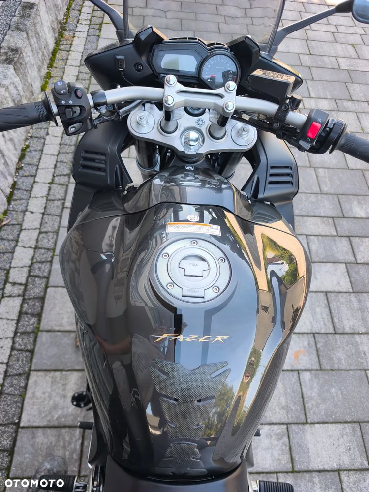 Yamaha FZ - 19
