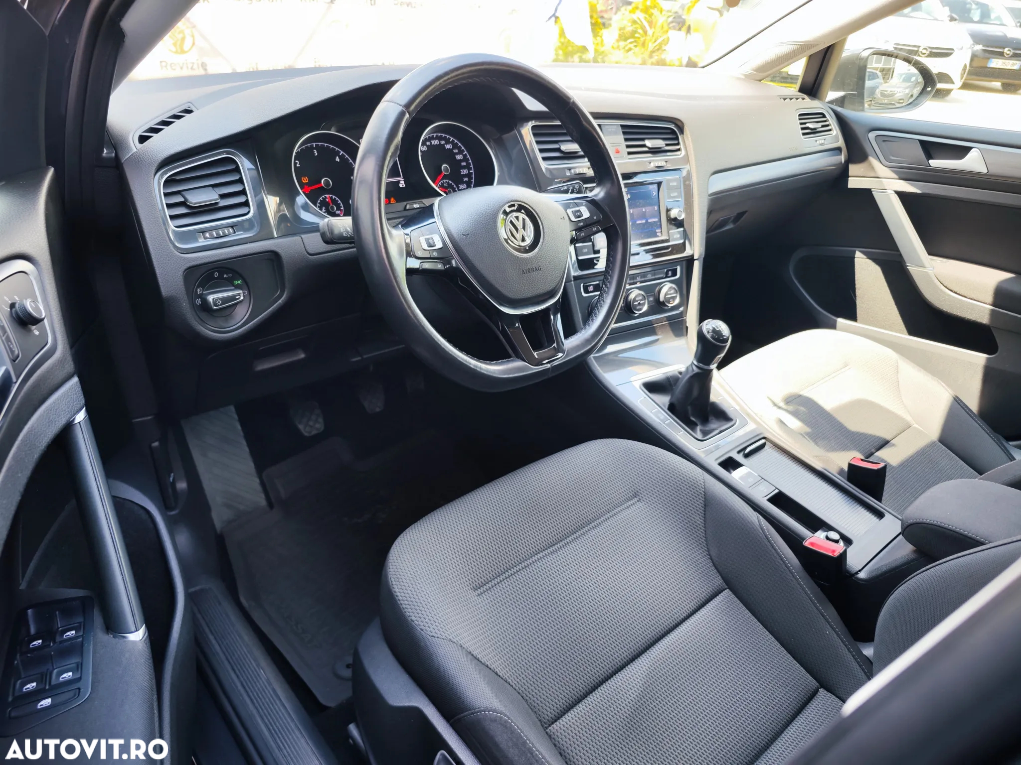 Volkswagen Golf 1.6 TDI Comfortline - 9