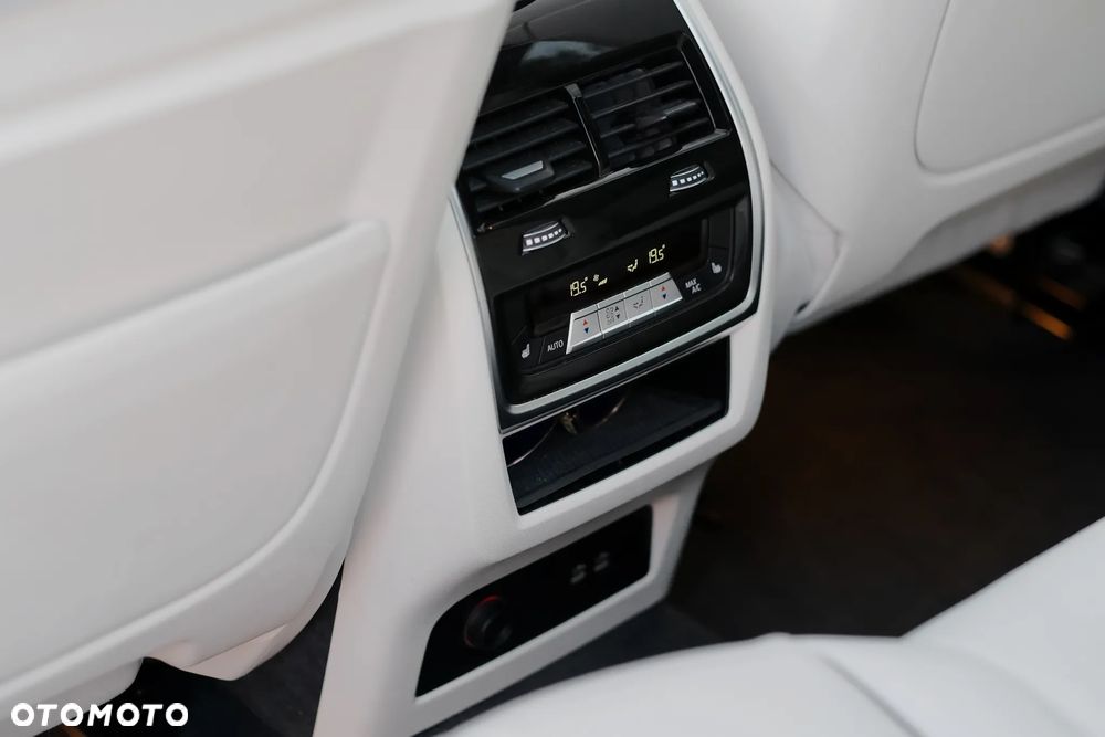 BMW X7 M50d sport - 38