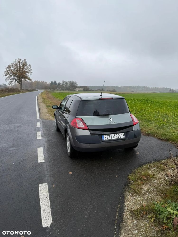 Renault Megane 1.6 Confort Privilege - 4