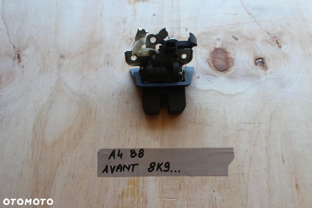ZAMEK TYLNEJ KLAPY AUDI A4 B8 AVANT 8K9 2011