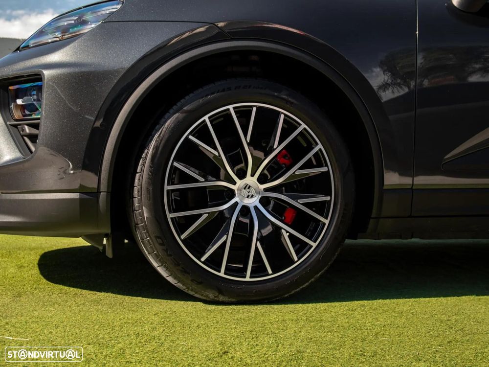 Porsche Macan Electric 4S - 16