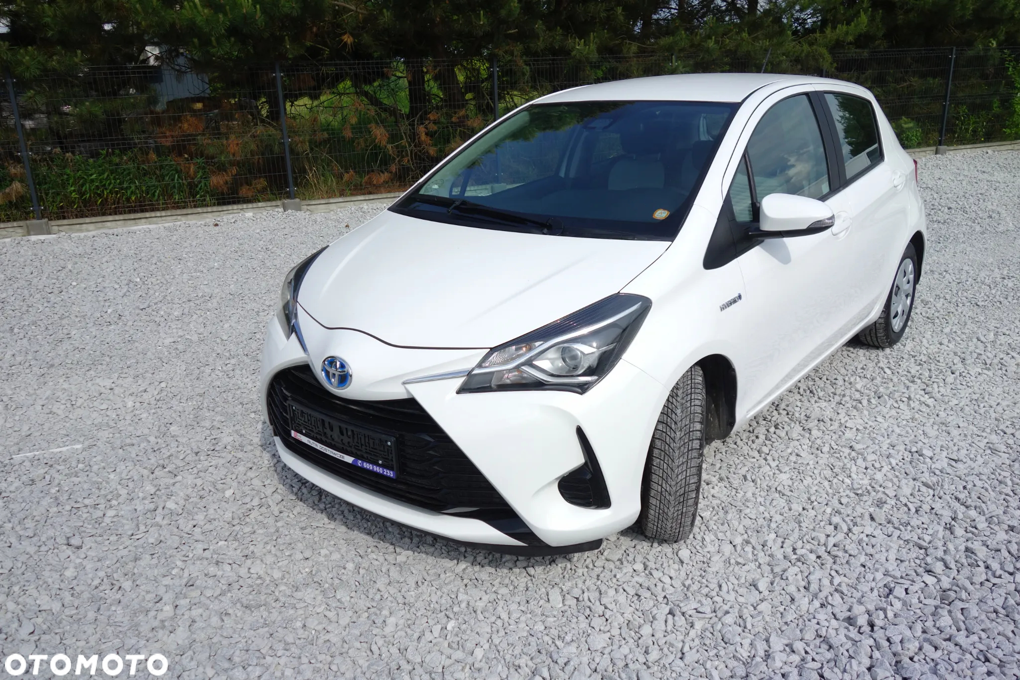 Toyota Yaris Hybrid 100 Active - 19