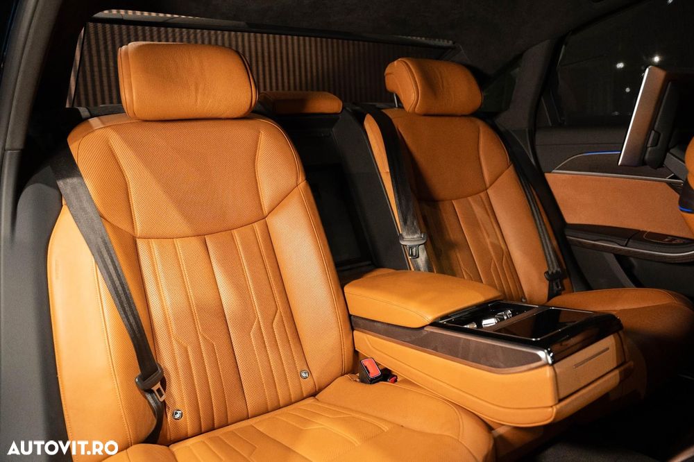 Audi A8 55 TFSI quattro Tiptronic MHEV - 27