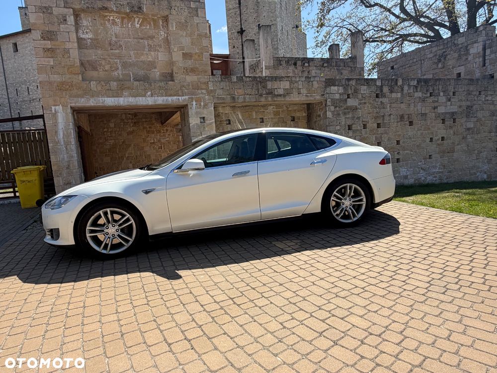 Tesla Model S 85 D - 3