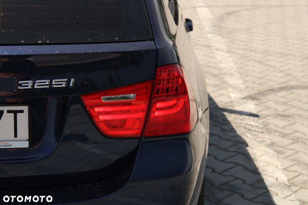 BMW Seria 3 325i xDrive Edition Sport - 13