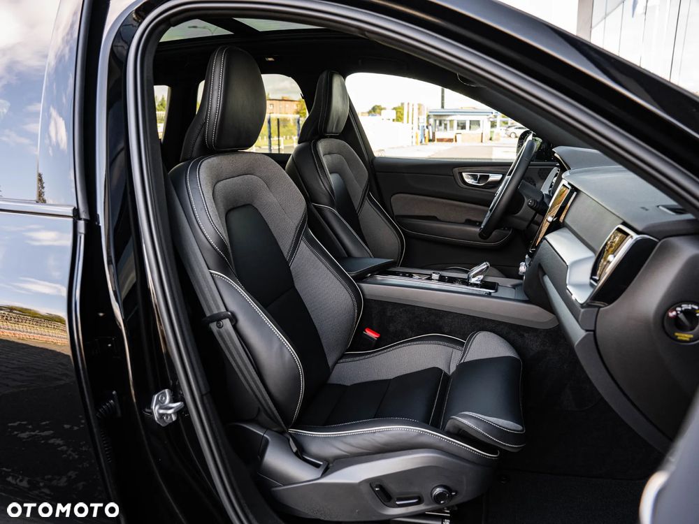 Volvo XC 60 T6 AWD Plug-In Hybrid R-Design - 24