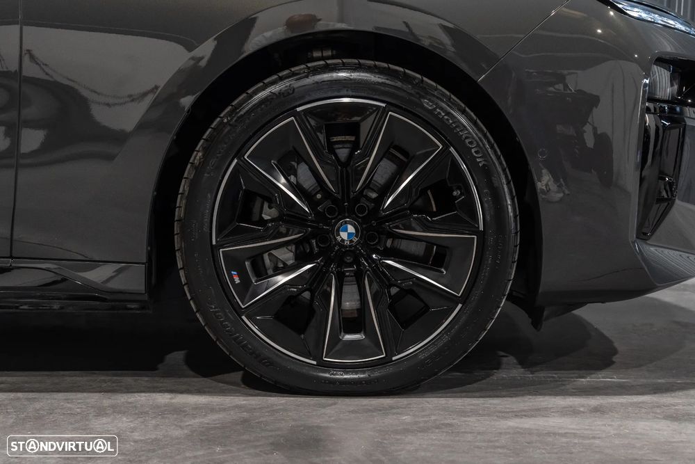 BMW 750 750e xDrive Pack Desportivo M - 47