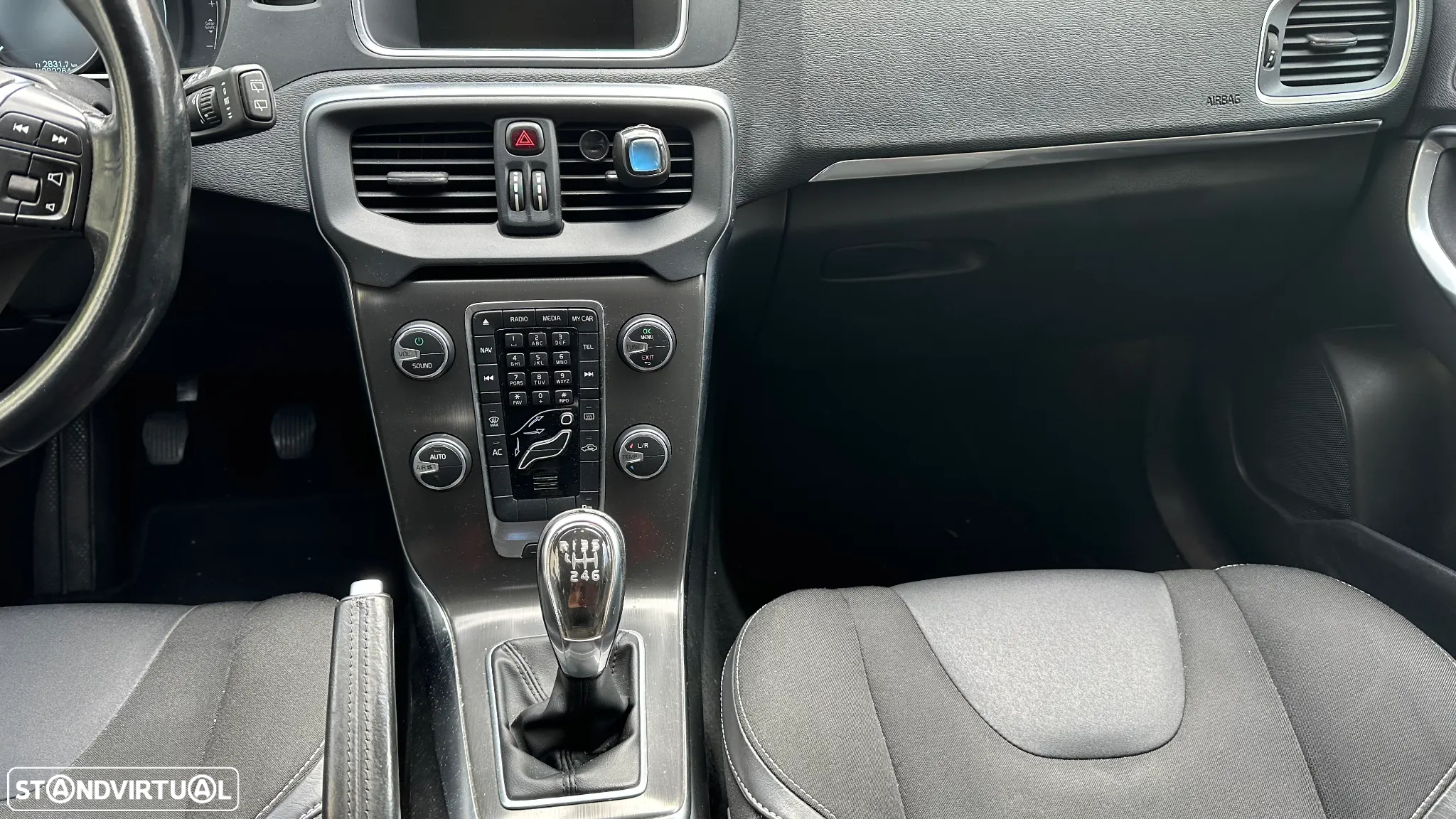 Volvo V40 1.6 D2 R-Design - 28