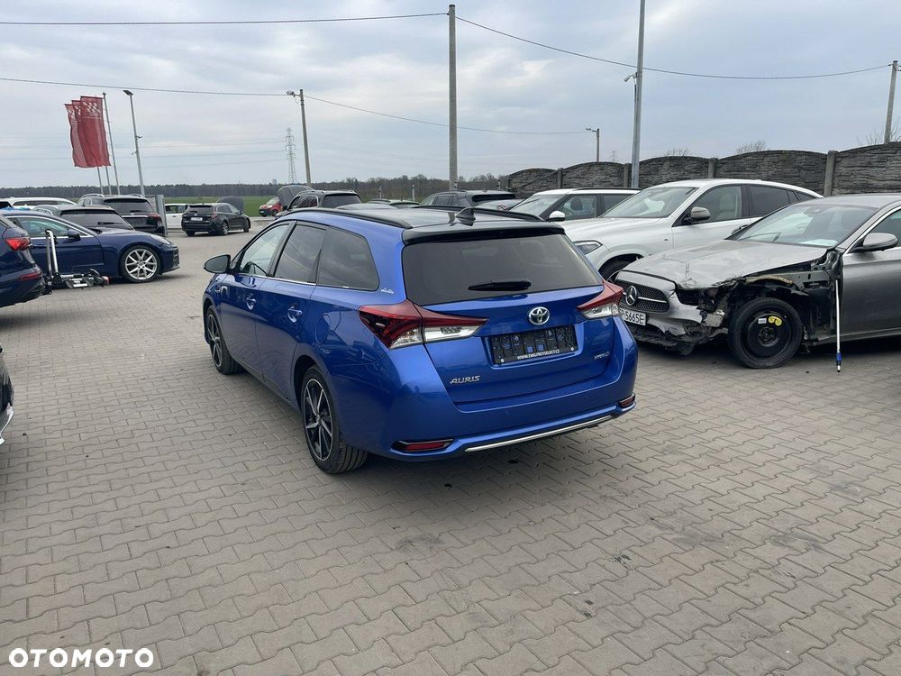 Toyota Auris Hybrid 135 Selection - 2