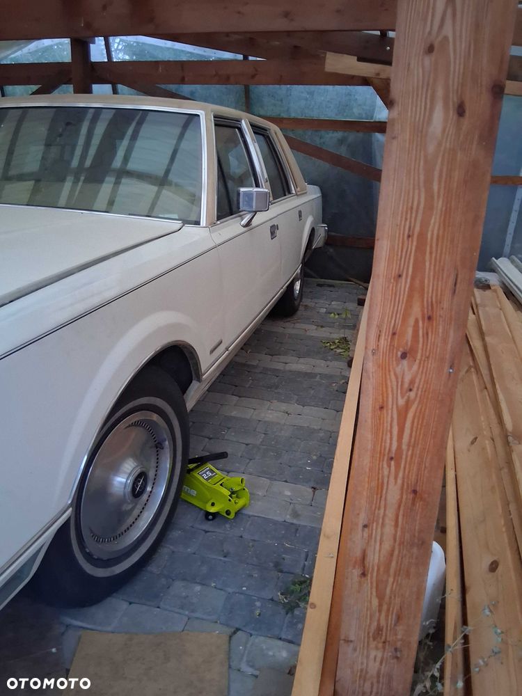 Lincoln Town Car - 6