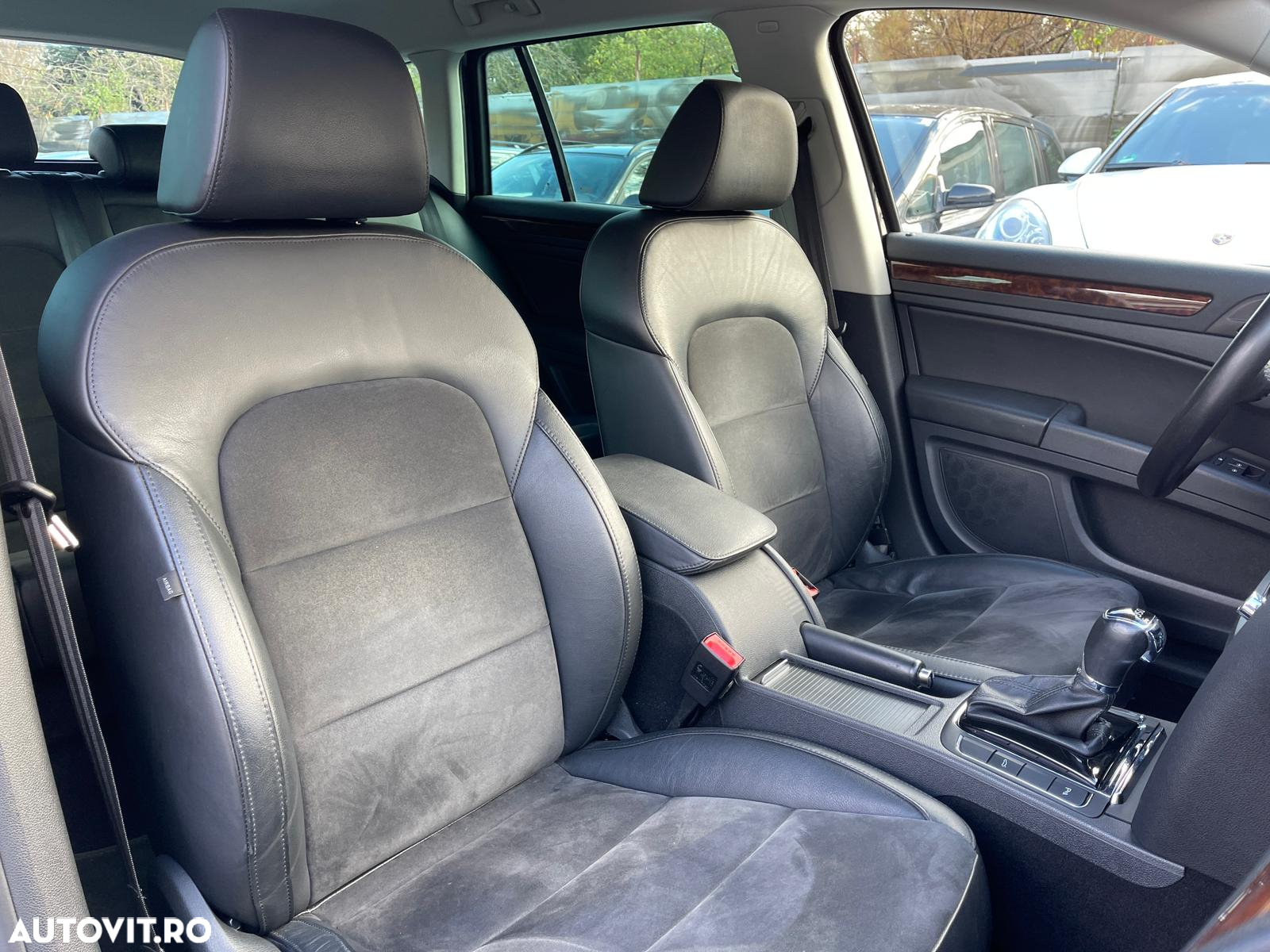 Skoda Superb Combi 2.0 TDI Elegance DSG - 6