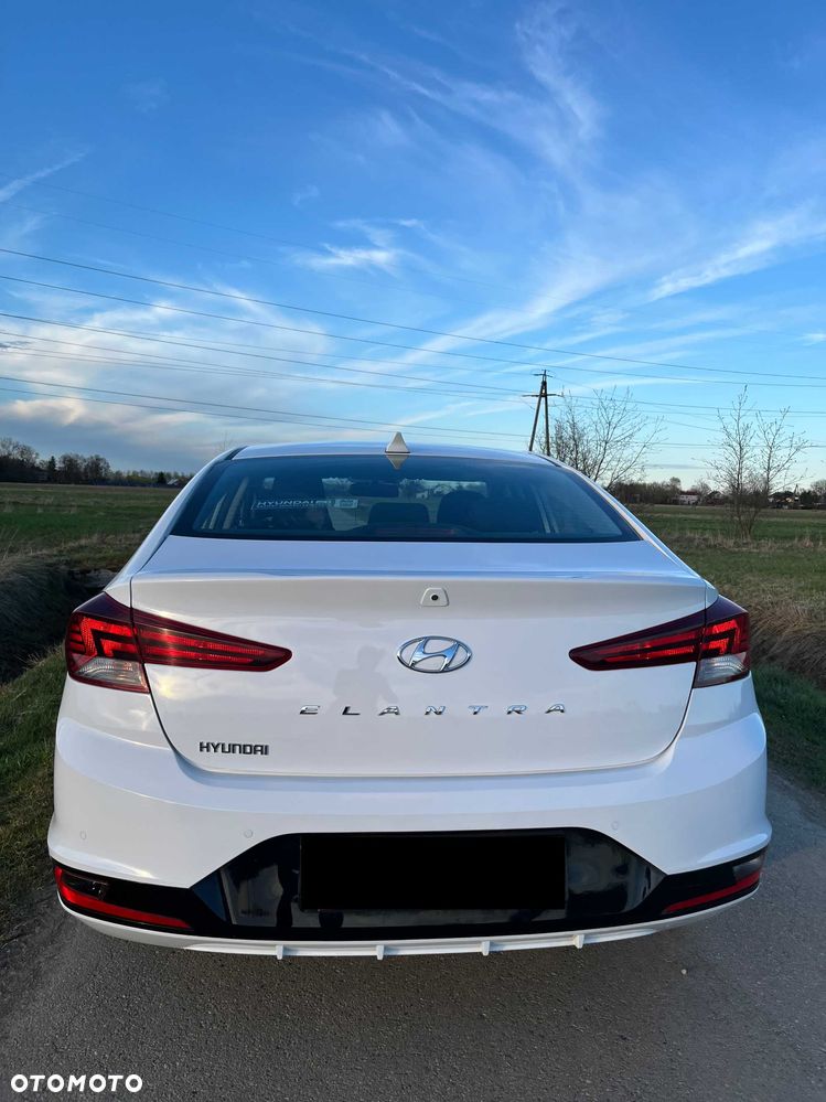 Hyundai Elantra - 5