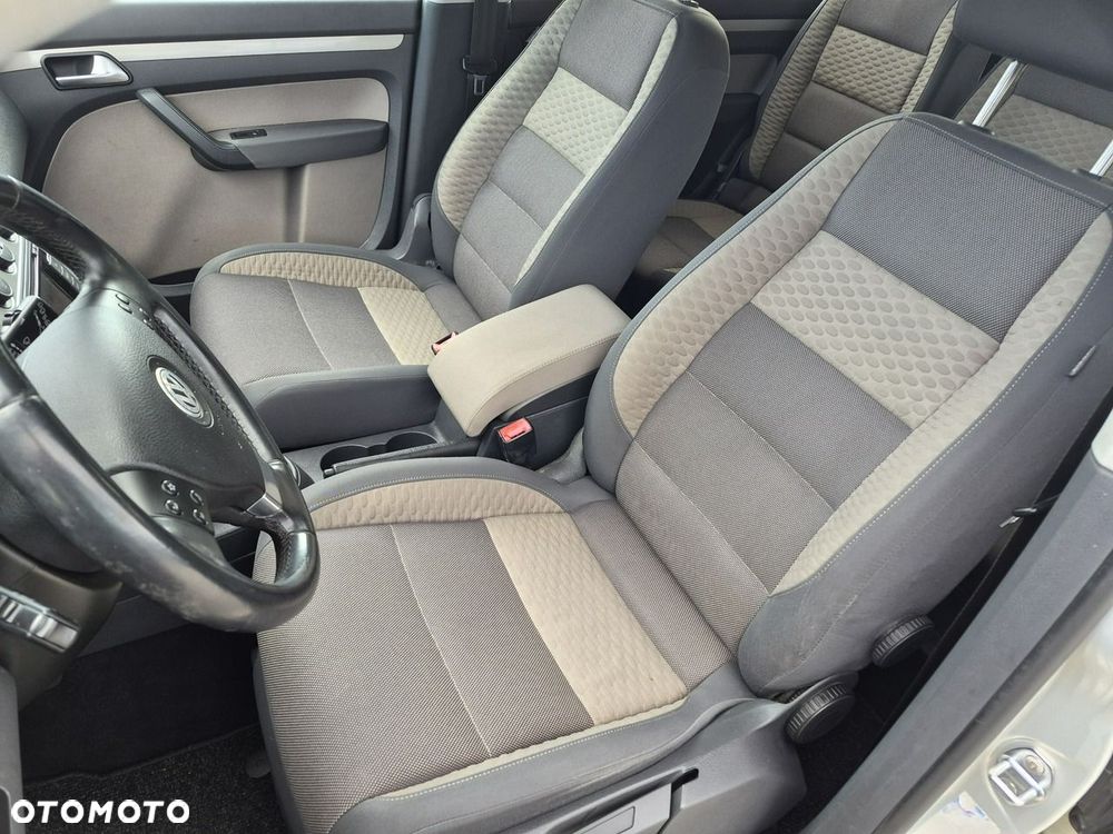 Volkswagen Touran - 18