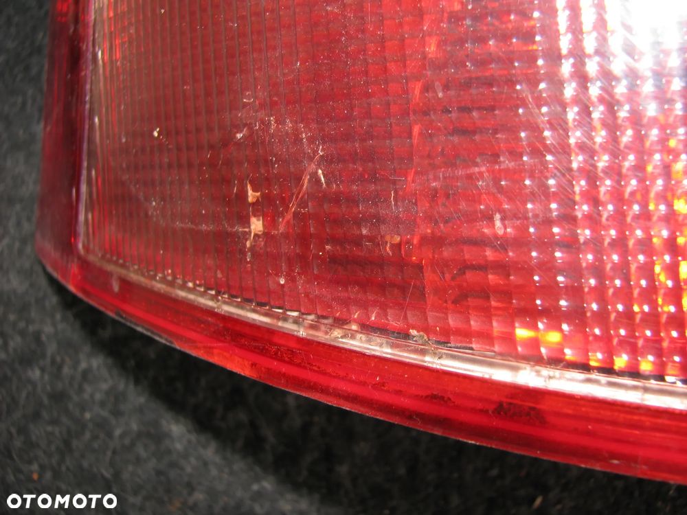 LAMPA LEWY TYŁ TOYOTA YARIS II EUROPA - 4