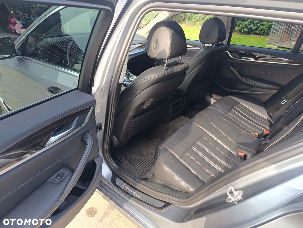 BMW Seria 5 525d Touring Luxury Line - 11