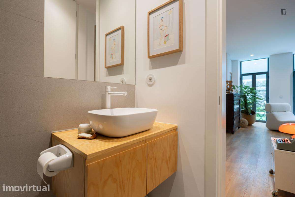 Apartamento com 1 quartos - localizado em Santo Ildefonso Porto - Grande imagem: 2/25