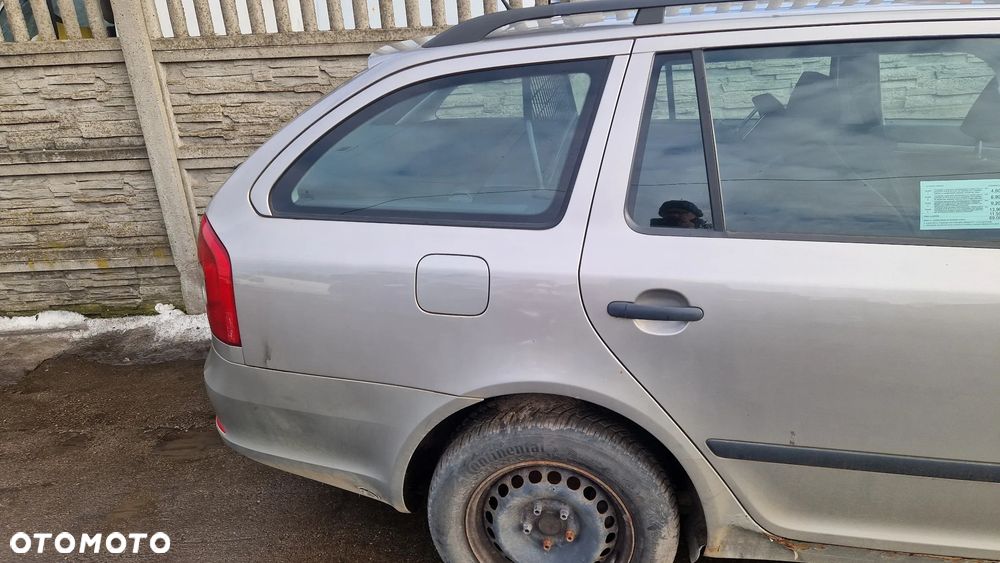 SKODA OCTAVIA II KOMBI BŁOTNIK ĆWIARTKA PRAWY TYŁ 9202 - 1