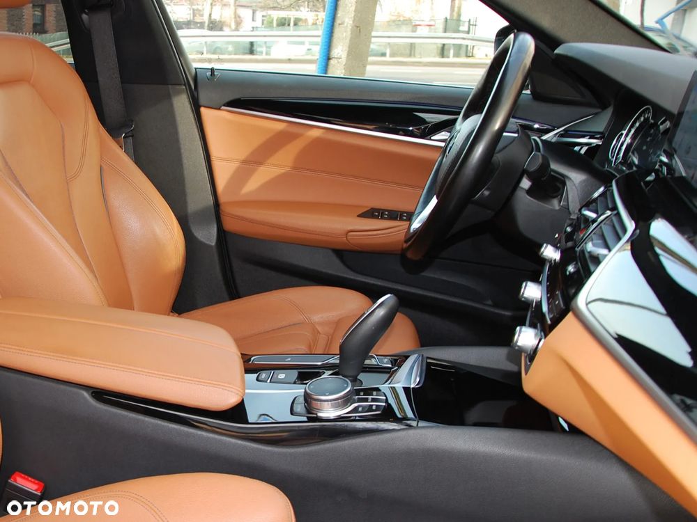 BMW Seria 5 520d xDrive M Sport sport - 12