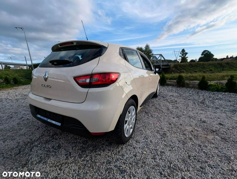 Renault Clio 1.2 16V 75 Expression - 8