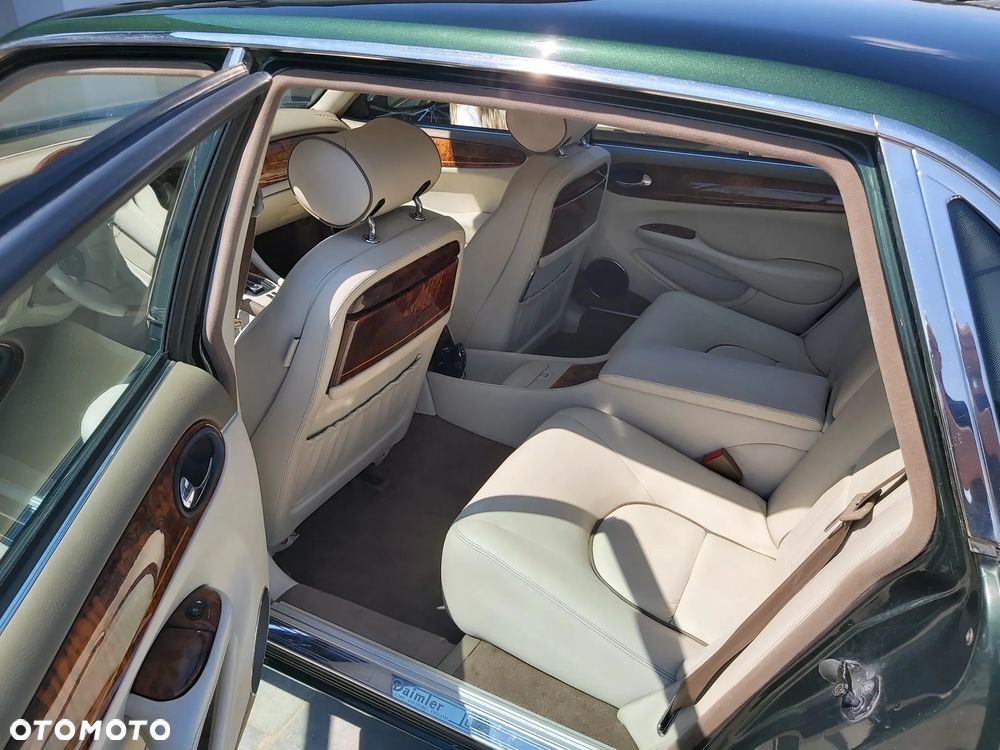 Jaguar Daimler S8 - 9