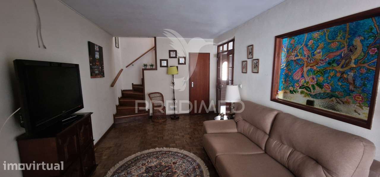 Moradia T2+1 Renovada no Bairro da Chasa - Conforto, Luz e Funciona... - Grande imagem: 2/23