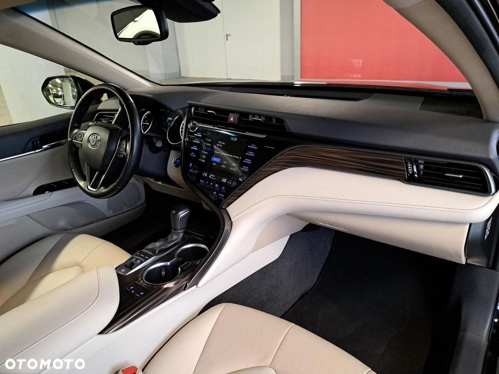 Toyota Camry 2.5 Hybrid Executive CVT - 17