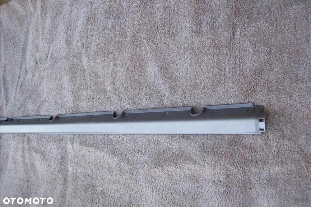 LISTWA PROGOWA HYUNDAI H-1/STAREX - 3