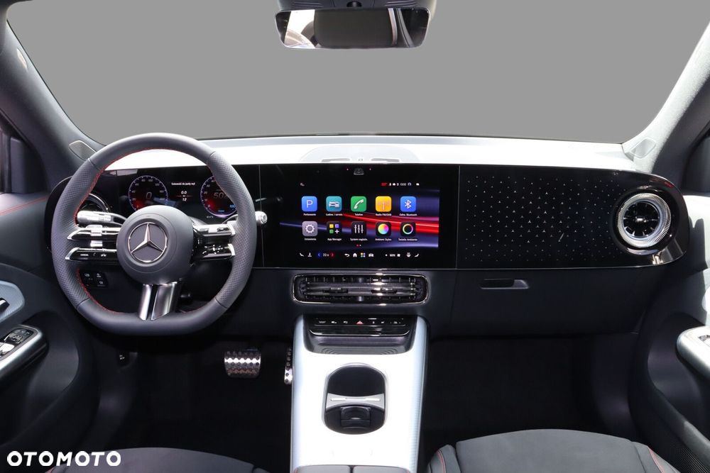 Mercedes-Benz GLB - 11