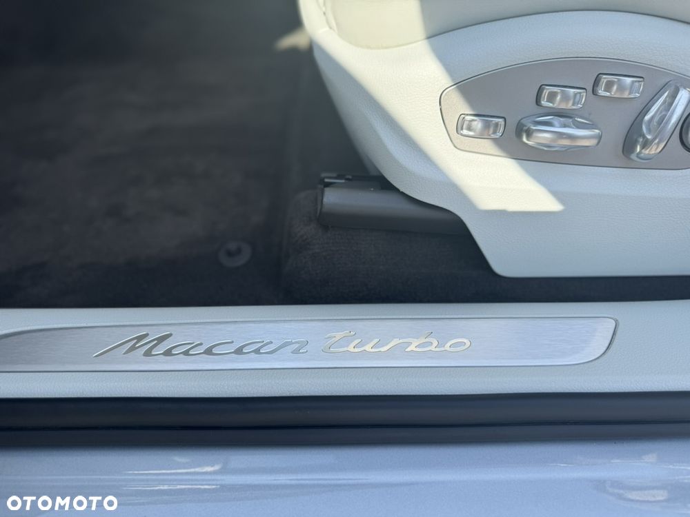 Porsche Macan Turbo PDK - 15