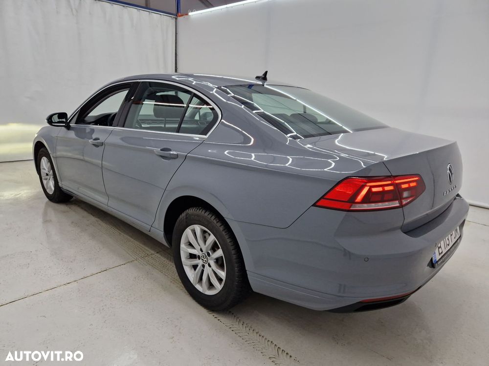 Volkswagen Passat - 2