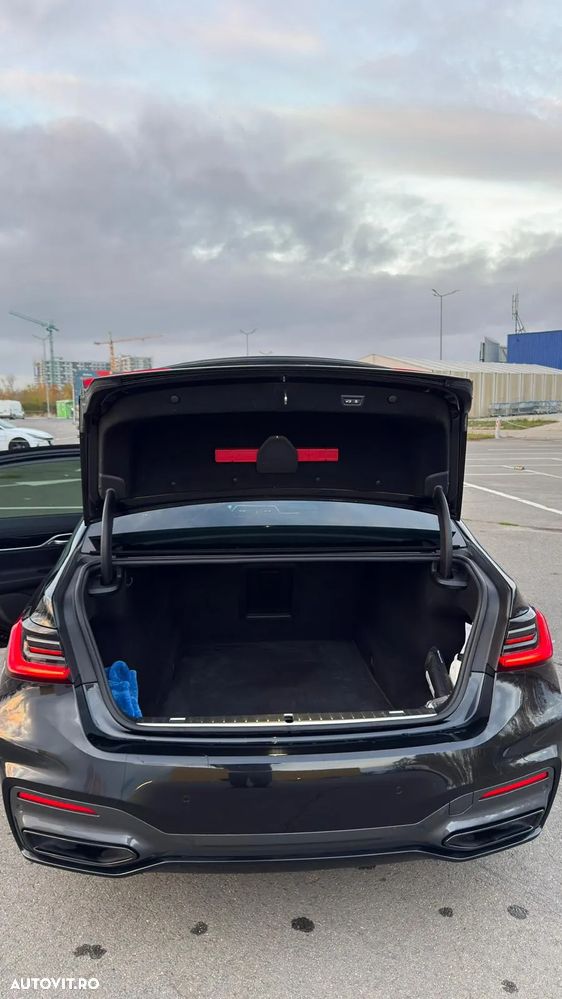 BMW Seria 7 730d xDrive MHEV - 9