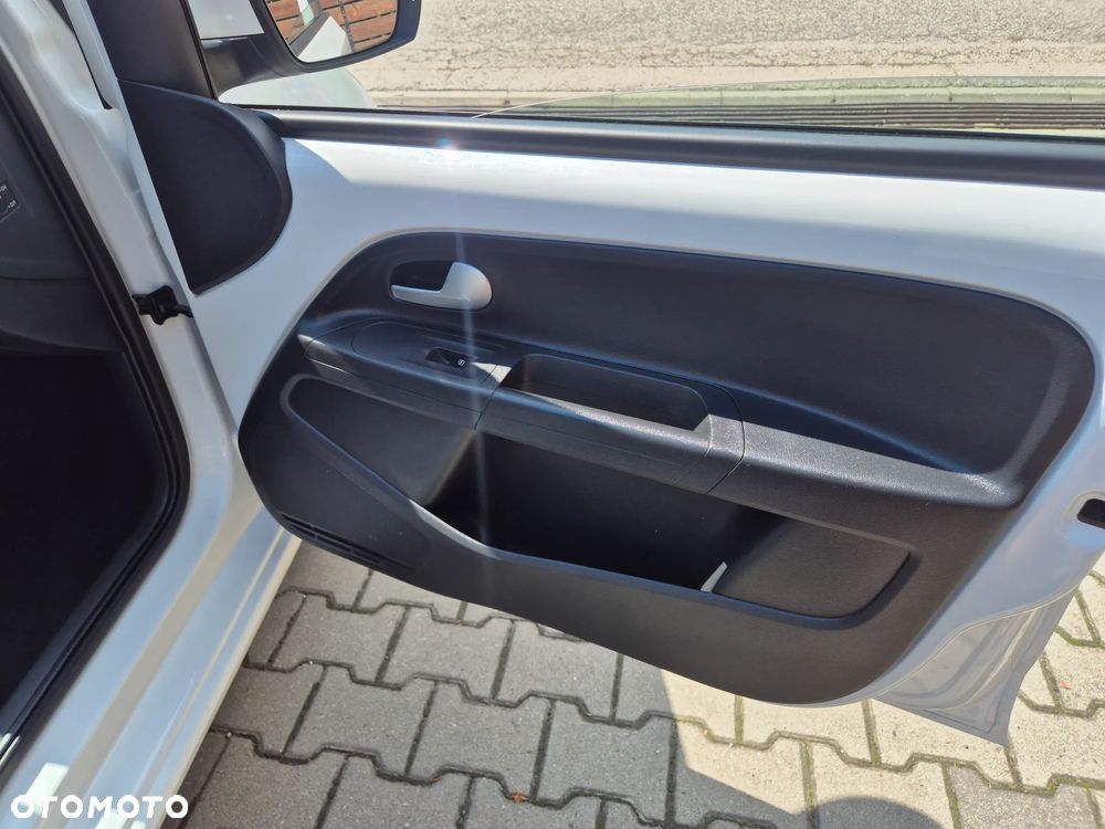 Volkswagen up! white style - 17